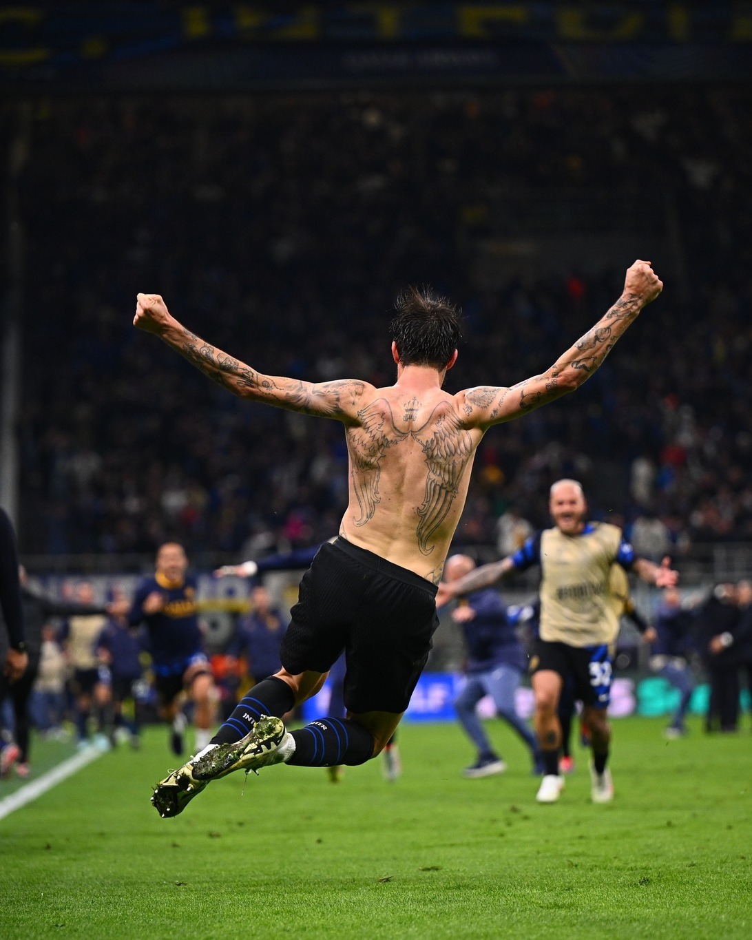 巴塞罗那训练开放日，赛前完成体检引欢呼，欧冠在即，球队文化再被提及