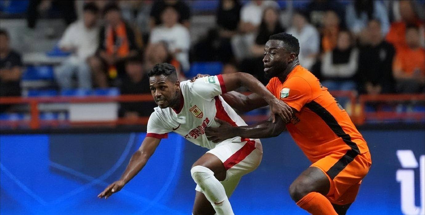 国王杯转会期再迎强敌，勒沃库森防线松动，主帅态度：压力陡增，年轻球员得到机会